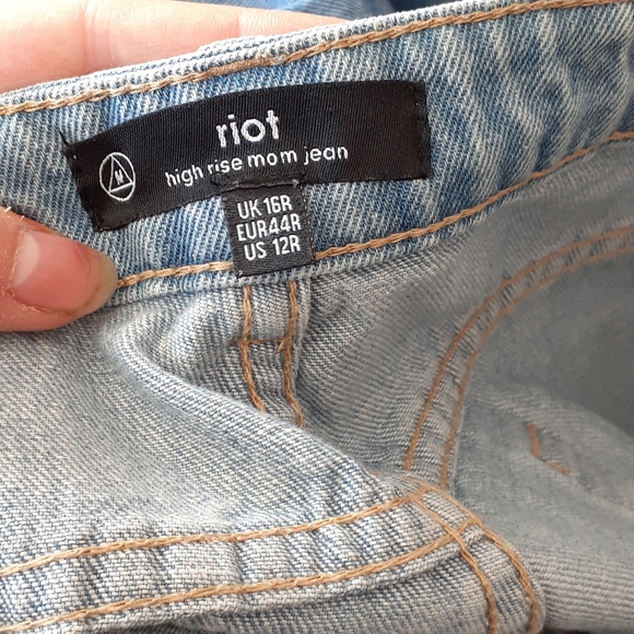 Missguided High Rise 'Riot' Distressed Ripped Mom Jeans - Picture 2 of 6